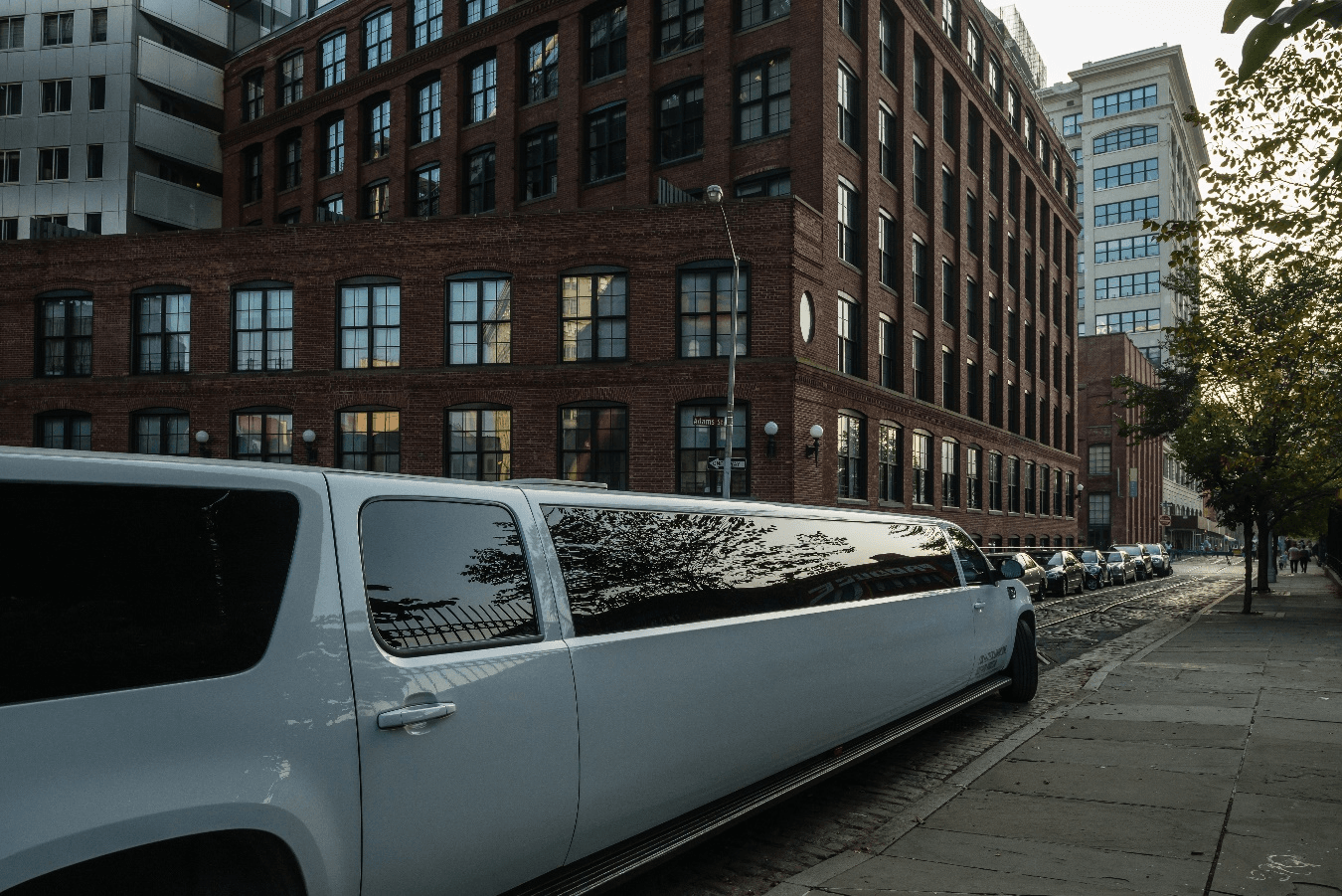 Investigating Minneapolis, Minnesota’s Trendy Night-on-the-Town Limousines